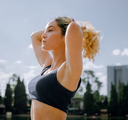 Fit woman in a black tank top enjoys a sunny workout outdoors in Ciudad de México, embracing wellness and healthy living.